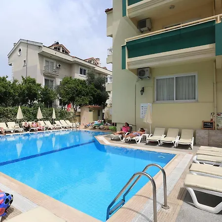 Amaris Aparthotel 3*
