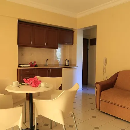 Amaris Aparthotel 3*