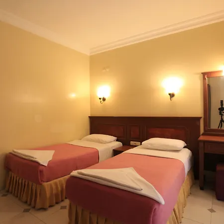 מלון דירות Amaris 3*